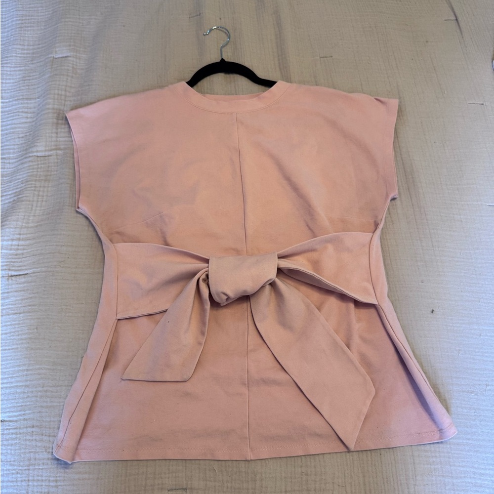 Elegant Pink Women's Top with Bow Detail